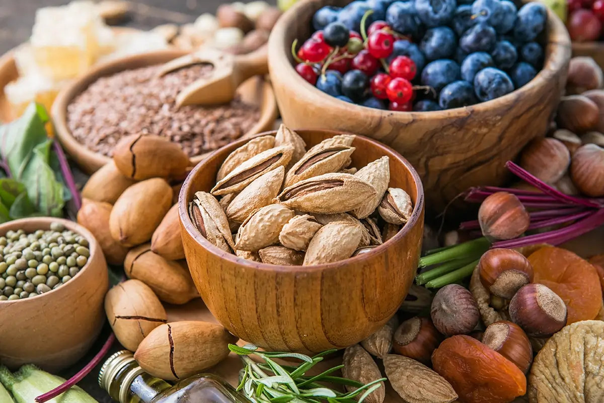 nuts and berries that are nutritious